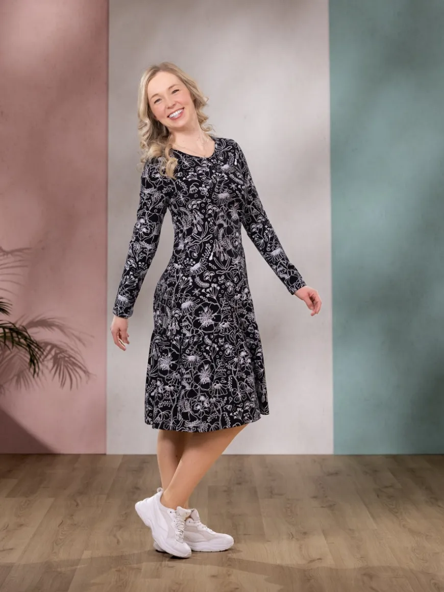 ELLEmekko (Puistossa musta / valkoinen trikoo)